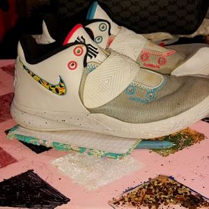 Nike kyrie flytrap size 8